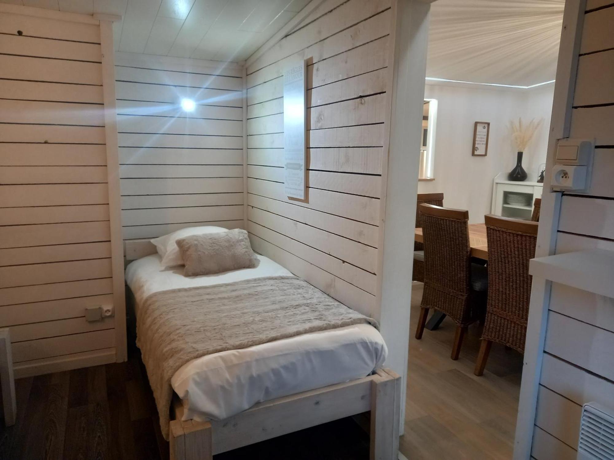 Le Chalet Du Lac Villa Robertville Eksteriør billede